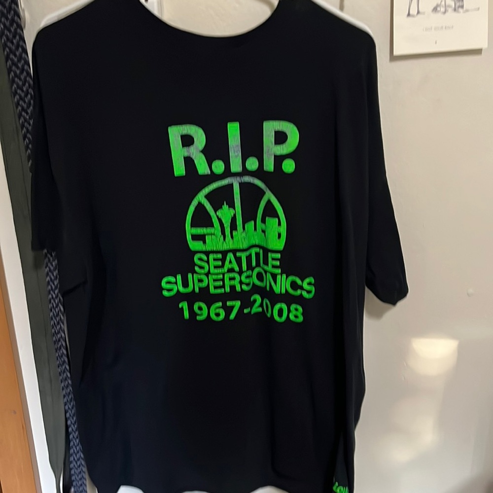 SEATTLE SUPER SONICS TRIBUTE SHIRT SIIZE Xl